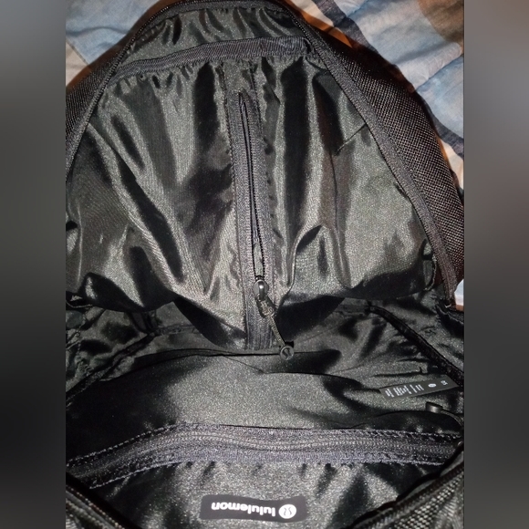 EUC Lululemon cruiser backpack - Picture 10 of 13